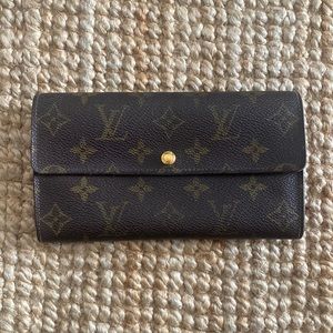 Louis Vuitton Sarah wallet. Good condition.